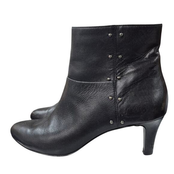 VTG Tahari Prinston  Black Leather Bootie Ankle Boot Stud Design Inside Zip 9.5 - Picture 1 of 9